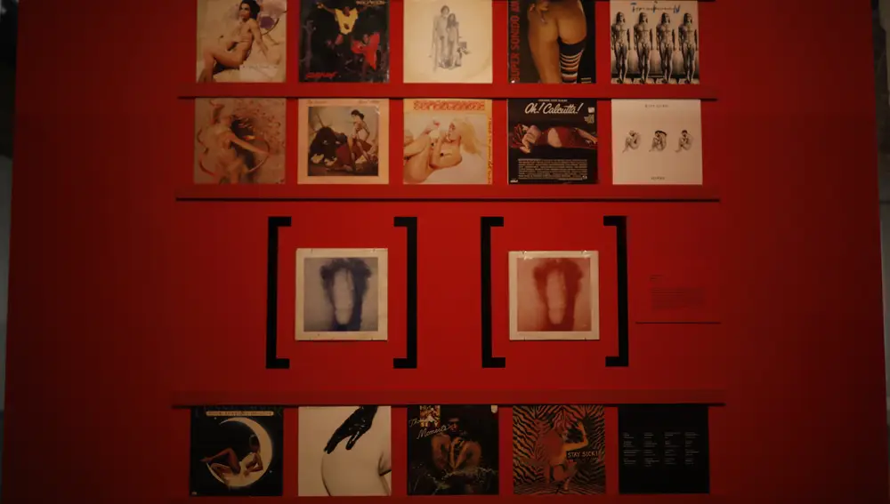 Exposicion de discos de vinilos de Plasticos y Decibelios en el Centro Cultural Conde Duque.