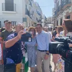 Juanma Moreno, este sábado en Alhaurín El Grande (Málaga). EUROPA PRESS