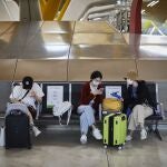 Pasajeros en el aeropuerto Adolfo Suárez Madrid-Barajas