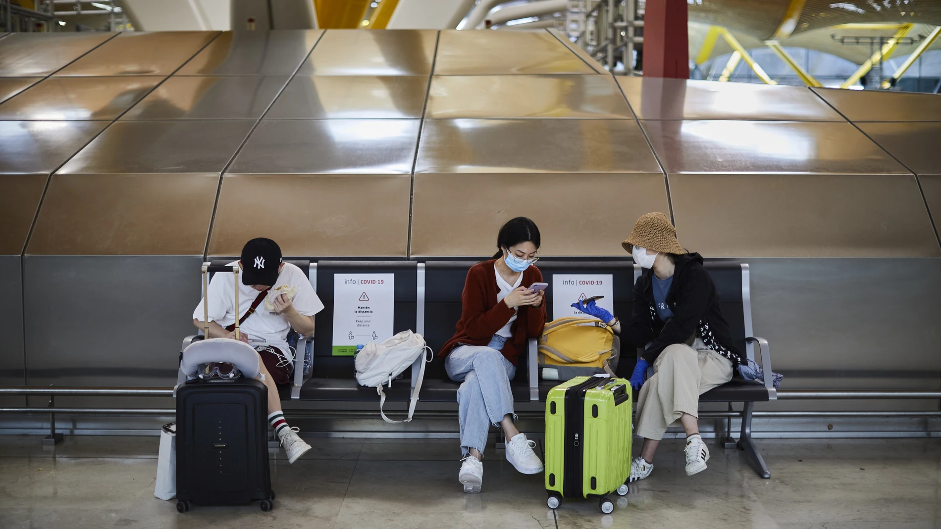 Pasajeros en el aeropuerto Adolfo Suárez Madrid-Barajas