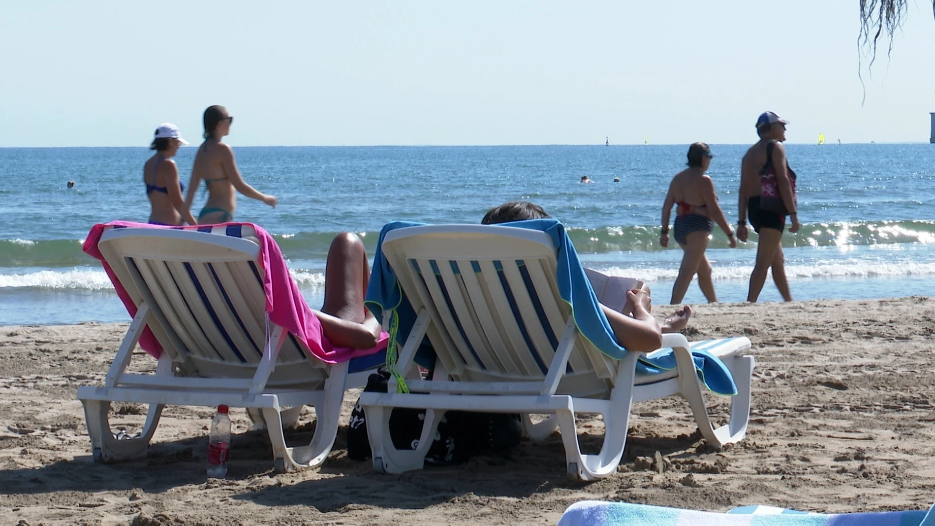 El verano ha llegado a las playas de Valencia