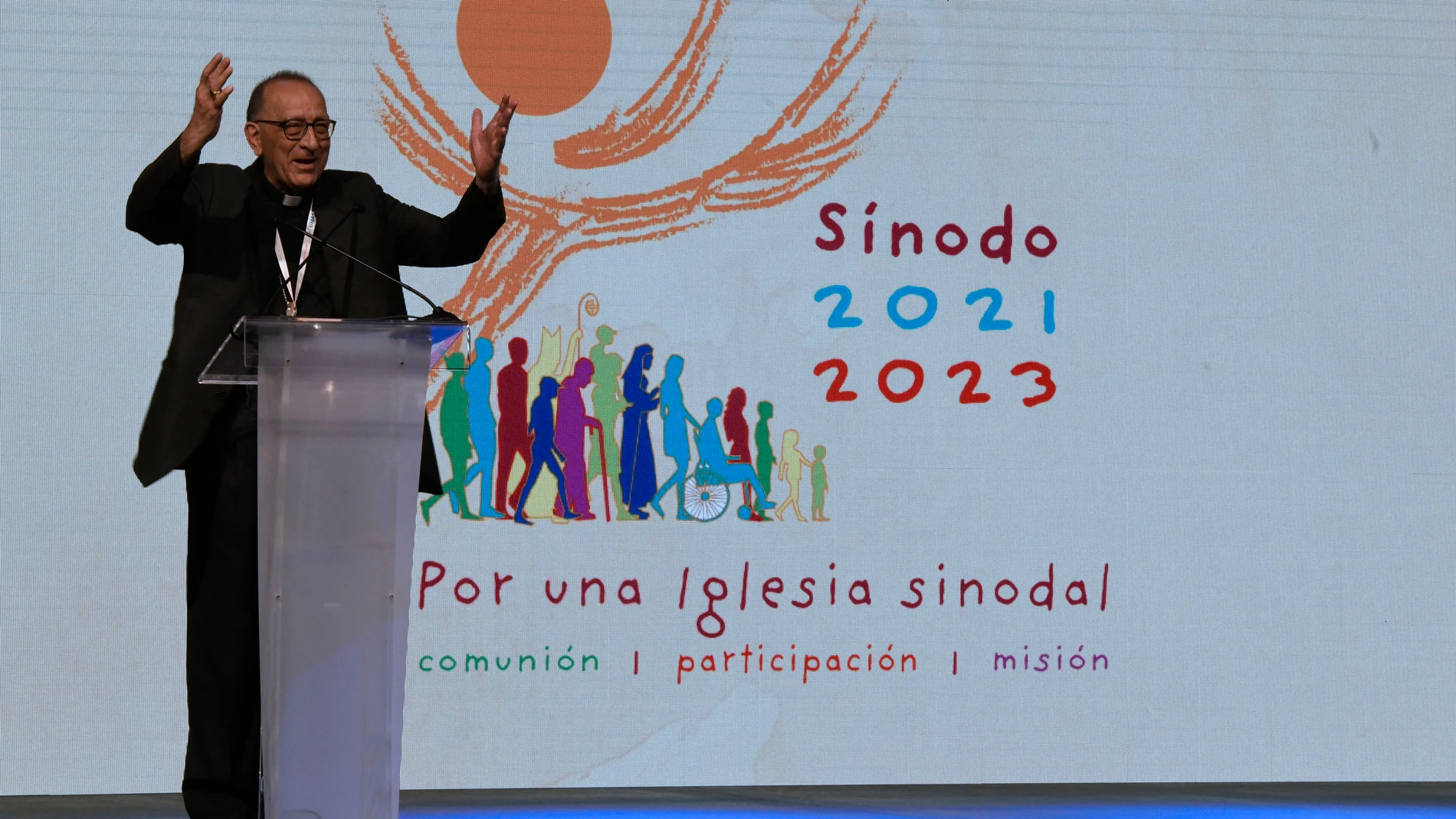 El presidente de la Conferencia Episcopal, el cardenal Juan José Omella, presenta este sábado en Madrid la síntesis de las propuestas recibidas en la fase diocesana del Sínodo en la que han participado 215.000 personas -laicos y religiosos- con aportaciones que plantean, entre otras medidas, abrir el debate sobre el celibato opcional o el sacerdocio femenino.