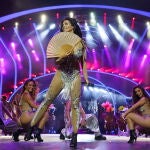La cantante Chanel durante su actuación en la gala de elección de la Reina del Carnaval de Santa Cruz de Tenerife 2022 que se celebra en el Recinto Ferial de la capital tinerfeña. EFE/Ramón de la Rocha