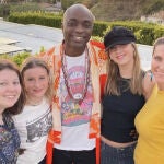 Marta Luisa de Noruega y su prometido Durek Verret, con las hijas de ella.