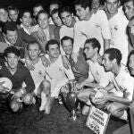 El Real Madrid levantó su primera Copa de Europa ante el Stade Reims.