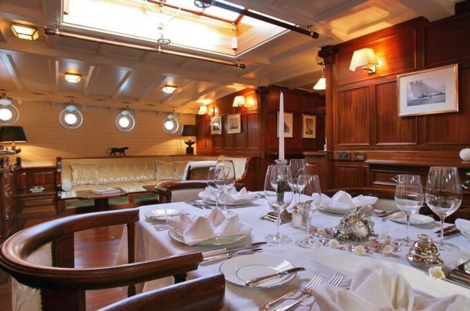 Interior del velero Eleonora E.