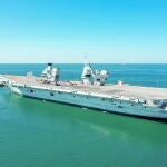 El portaaviones británico "HMS Prince of Wales" en la base de Rota
