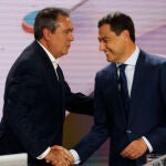 Juan Espadas y Juanma Moreno, durante el debate en RTVA entre los candidatos a la Presidencia de la Junta de Andalucía