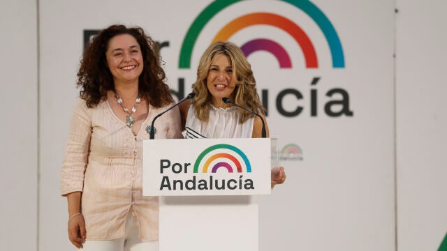 La ministra de Trabajo, Yolanda Díaz (d) y la candidata a la Junta de Andalucía, Inma Nieto. EFE / José Manuel Vidal.