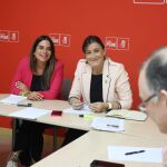 La secretaria de Organización del PSOE de Castilla y León, Ana Sánchez, durante su reunión con Nuria Rubio y socialistas leoneses en León
