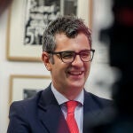 El ministro de la Presidencia, Relaciones con las Cortes y Memoria Democrática, Félix Bolaños, en el acto de inauguración de la exposición 'Aquel Madrid. 50 años de fotografías del Heraldo y el Madrid', en la sede de la Fundación Diario Madrid