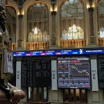 La bolsa española perdió este martes el 1,43 % y el nivel de los 8.100 puntos afectada por la bajada de Wall Street y de las plazas europeas