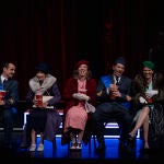 De izquierda a derecha, Jorge Basanta, Natalia Hernández, Ainhoa Santamaría, Felipe Ansola y Ana Ruiz, protagonistas de la pieza junto a Joaquín Notario y Paco Ochoa