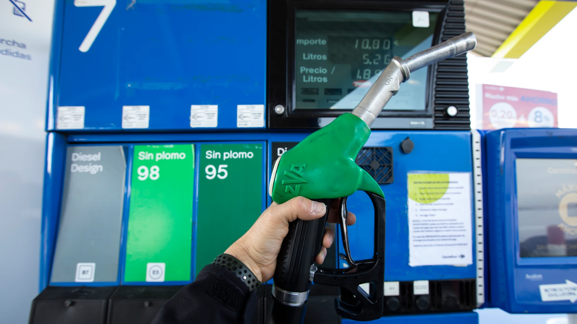 Imagen de gasolineras y combustibles por la escalada de precios de gasolina y diesel.