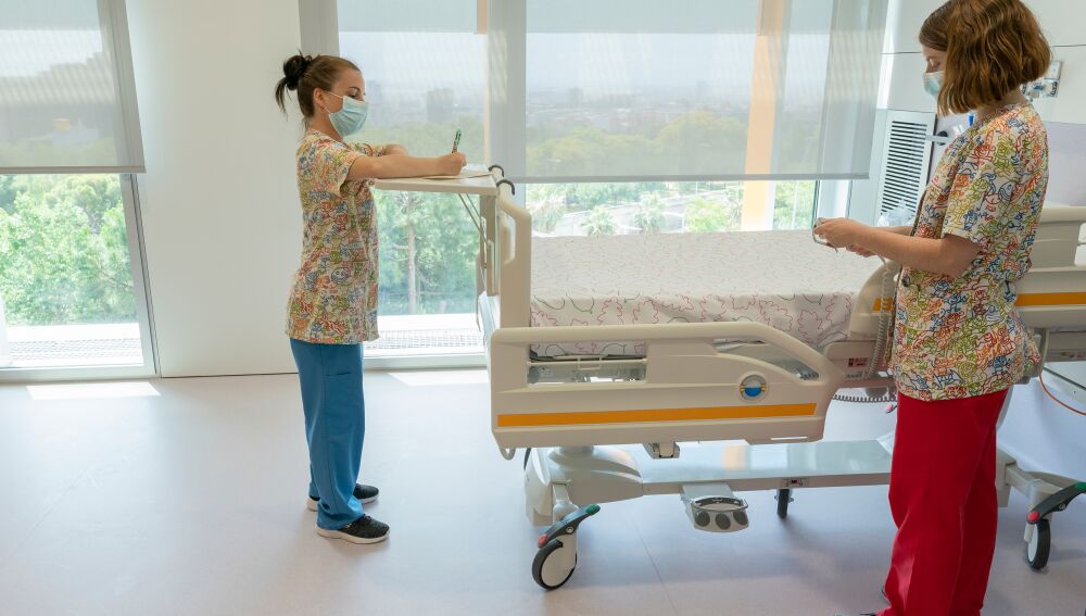 Las habitaciones del PCCB son individuales, cuentan con baño propio, nevera y mucha luz natural