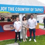 La concejala de Cultura y Turismo de Valladolid, Ana Redondo, celebra el Día de la Tapa en Dublín