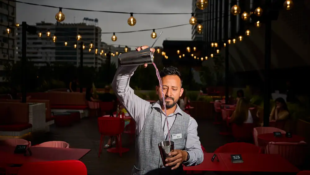 Terrazas de verano en Madrid. Canopy by Hilton ha elegido Madrid para abrir en España su primer boutique hotel con la cultura local como inspiración. Su terraza será el nuevo place to be para este final de verano.
