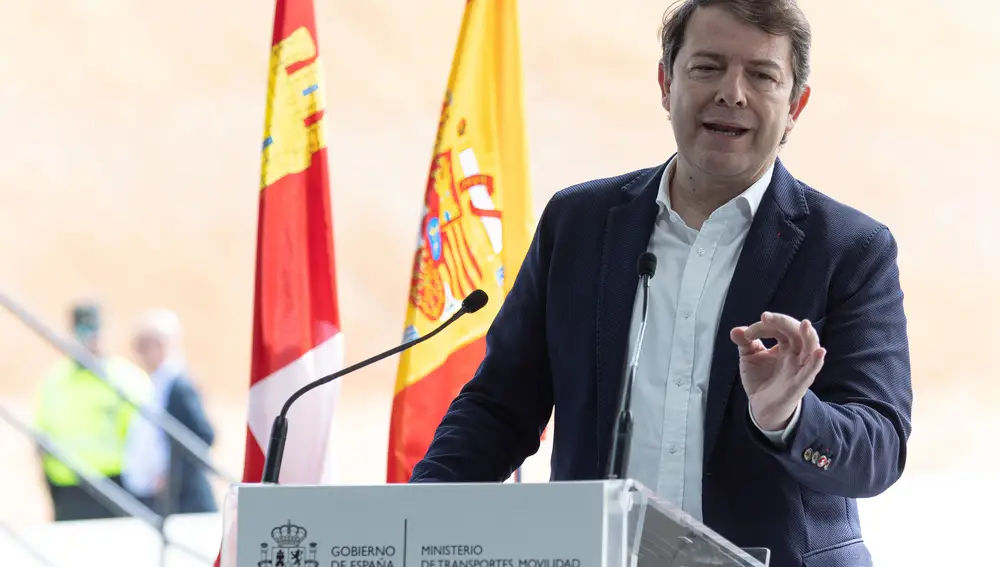 Alfonso Fernández Mañueco y la ministra de Transporte presiden la puesta en servicio del tramo de la A-11 entre Venta Nueva y Santiuste