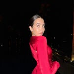Alba Díaz deslumbra con un diseño rojo de Vicky Martín Berrocal.