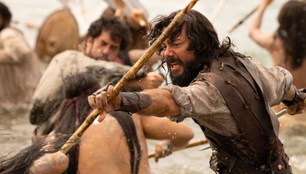 El actor Álvaro Morte, autor de las polémicas declaraciones, en una escena de la serie «Sin límites», en donde da vida a Elcano