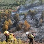 Bomberos forestales en el incendio de Viver y Caudiel