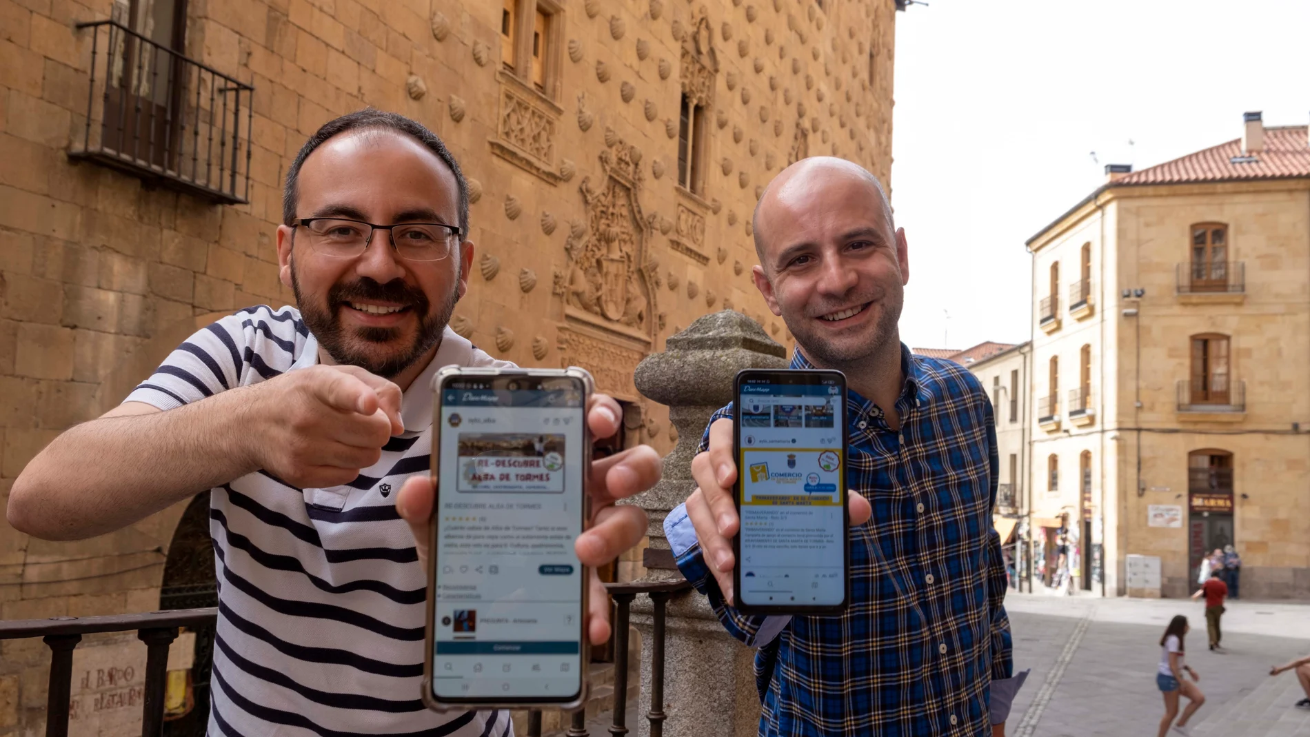 Tres salmantinos apuestan por la innovación y lanzan Daremapp, una aplicación con la que buscan impulsar turismo, comercio y el mundo rural a través de pruebas y recompensas. En la imagen Ricardo Hern�ndez y Luis Vaquero, dos de los creadores de Daremapp