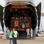 Descarga de material sanitario que la Generalitat valenciana compró a China en 2020