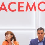 El secretario general del PSOE, Pedro Sánchez, y la presidenta del partido, Cristina Narbona, durante la Ejecutiva del PSOE, ayer en Ferraz