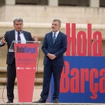 El presidente del FC Barcelona, Joan Laporta (i), interviene y el primer teniente de alcalde del Ayuntamiento de Barcelona, Jaume Collboni (d), durante la presentación de un acuerdo entre el FC Barcelona y el teniente de alcalde, en la Esplanada Olímpica, a 21 de junio de 2022, en Barcelona, Catalunya (España). Durante el acto han acordado oficialmente que el Barça jugará en el Estadi Olímpic Lluís Companys en la temporada 2023-2024, como consecuencia de las obras de remodelación del Camp Nou, que comienzarán este verano. 21 JUNIO 2022;BARÇA;ESTADI OLIMPIC;CAMP NOU;BARCELONA;FUTBOL;OBRAS;REFORMA David Zorrakino / Europa Press 21/06/2022