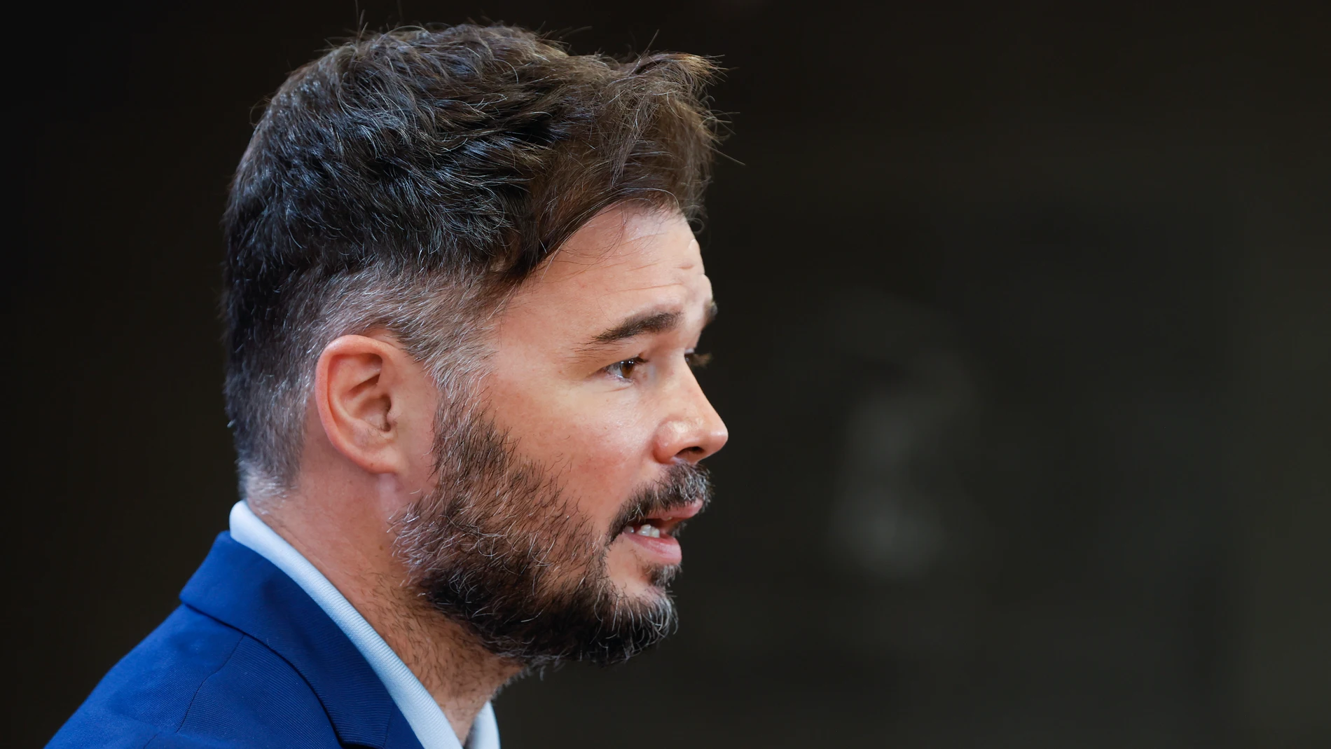 El portavoz de ERC, Gabriel Rufián, durante la rueda de prensa previa a la Junta de Portavoces que tiene lugar este martes en el Congreso.