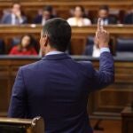 El presidente del Gobierno, Pedro Sánchez, interviene en una sesión de control, en el Congreso de los Diputados, a 22 de junio de 2022, en Madrid (España). Se trata del primer pleno tras las elecciones andaluzas donde el PP obtuvo mayoría absoluta, el PSOE obtuvo su peor resultado histórico y Ciudadanos desapareció. Ante esta cuestión, el Gobierno central debe responder a las preguntas de la oposición centradas en qué estrategia tiene planeada para poder cumplir su propósito de mantenerse en la Moncloa hasta finales de 2023, tras la caída del partido en dichos comicios. 22 JUNIO 2022;CONGRESO;DIPUTADOS;MADRID;SESION;CONTROL;ELECCIONES;PSOE Eduardo Parra / Europa Press 22/06/2022