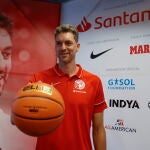 El Presidente de la Gasol Fundation, Pau Gasol ha presentado en Barcelona de la decimosexta edición de la Pau Gasol Academy. EFE/Toni Albir
