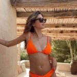 Mery Turiel con bikini naranja.