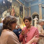La presidenta de la Diputación de Palencia, Ángeles Armisén, saluda a la ministra de Política Territorial y portavoz del Gobierno, Isabel Rodríguez, antes de la jornada en el Senado
