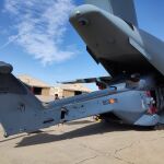 Así ha sido introducido el helicóptero NH-90 en el interior del A-400M del Ejército del Aire