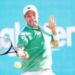 Roberto Bautista golpea un drive
