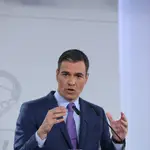 GRAF7343. MADRID, 25/06/2022.- El presidente del Gobierno, Pedro Sánchez, comparece en el Palacio de La Moncloa tras el Consejo de ministros extraordinario celebrado esta mañana. EFE/Kiko Huesca