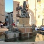 El agua vuelve a correr en la Plaza de San Martín de Segovia