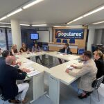 El presidente del PPCV, Carlos Mazón, se ha reunido con Concapa y la Plataforma por la Religión en la Escuela Pública