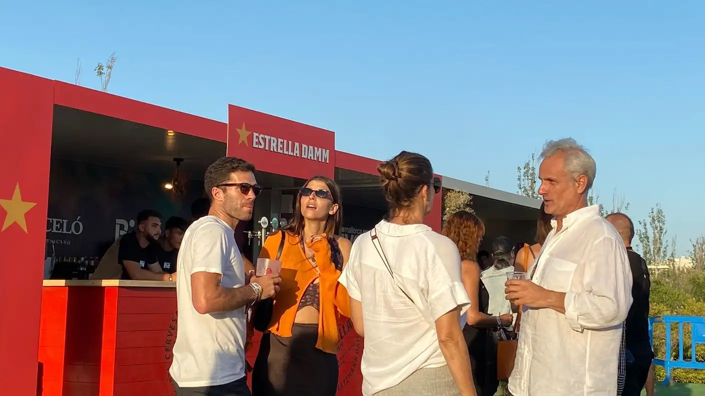 Mafalda de Bulgaria y Marc Abousleiman, junto a Rosario Nadal y un amigo