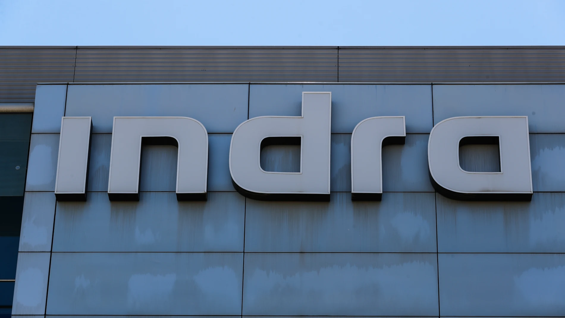 Detalle de la fachada del edificio en Alcobendas (Madrid) de la multinacional española Indra