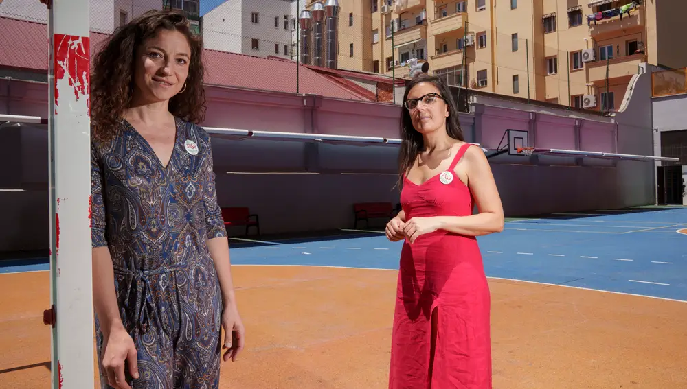 Noelia Cabezas e Iris Arisa, de la Asociación de Familias del colegio