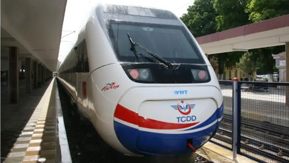 Uno de los trenes de alta velocidad de CAF que unen Ankara con Estambul