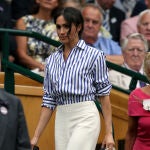Meghan Markle , duquesa de Sussex en Wimbledon 2018. *** Título Local *** .