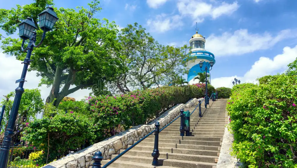 Vista del Faro, ubicado en lo alto del cerro de Santa Ana