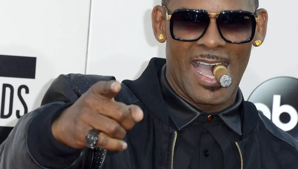 Fotografía fechada el 24 de noviembre 2013 del cantante R. Kelly en Los Ángeles (EE.UU)