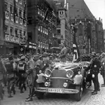 Adolf Hitler, triunfante frente a sus Fuerzas Armadas