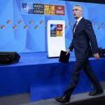 El secretario general de la OTAN Jens Stoltenberg llega ayer a la sala de prensa de Ifema en Madrid
