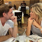 William Levy y Susanna Griso comiendo juntos