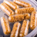 La transferencia de microbiota fecal de una persona sana a un paciente con una enfermedad intestinal se hace para restaurar la flora intestinal